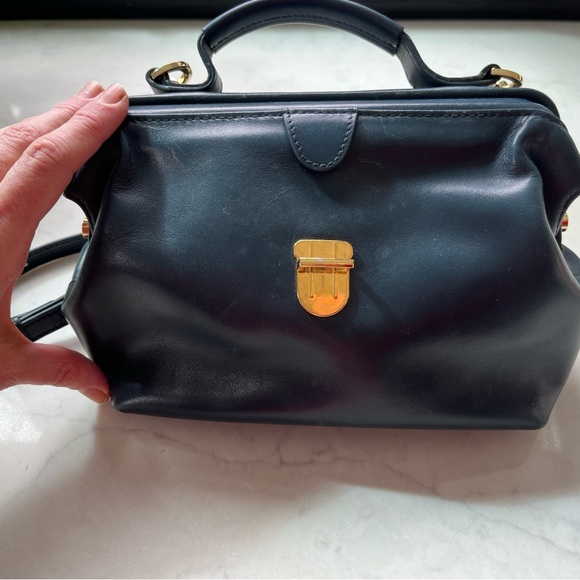 Linjer Navy Leather Crossbody Doctor Style Bag w/ Gold Hardware - Picture 10 of 11